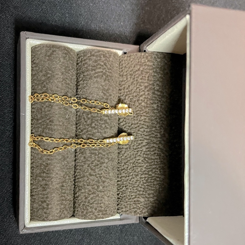 Gold tone chain link earrings